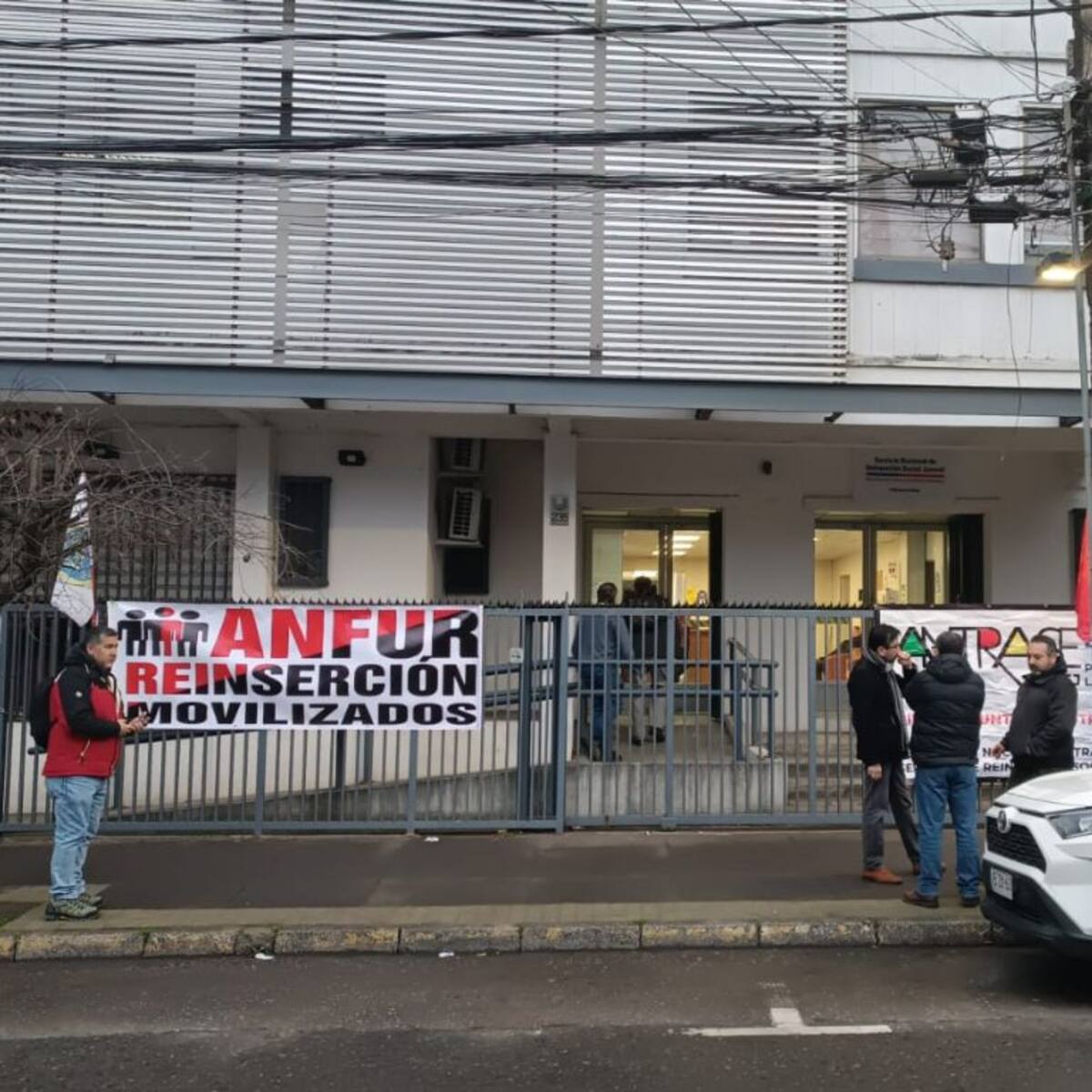Trabajadores del Servicio de Reinserción Juvenil de Coronel se movilizan y denuncian grave crisis de seguridad