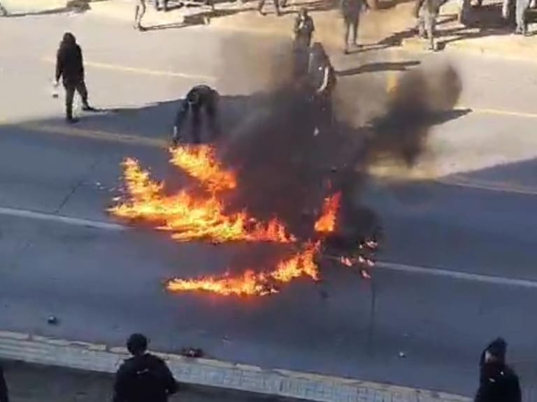 Desmanes en Providencia: encienden barricadas en las afueras del Liceo José Victorino Lastarria