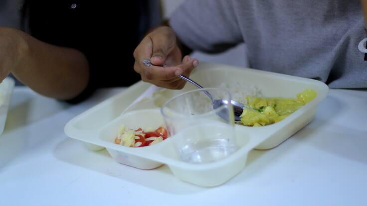 Estudiantes de liceo en Coronel sufren intoxicación tras consumir desayuno entregado por Junaeb