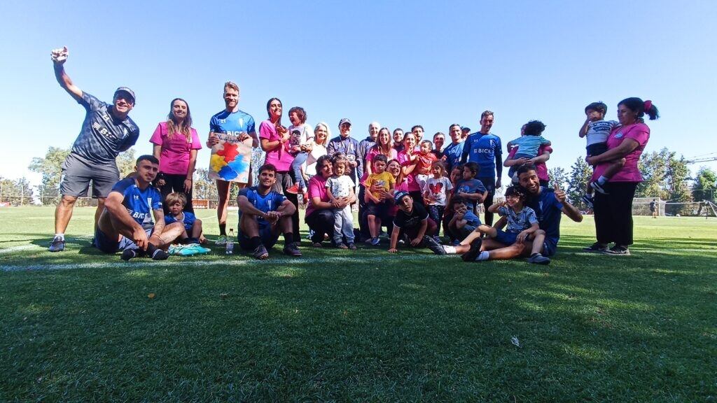 Plantel y cuerpo técnico de la UC comparten con niños en el Día Mundial de Concientización sobre el Autismo