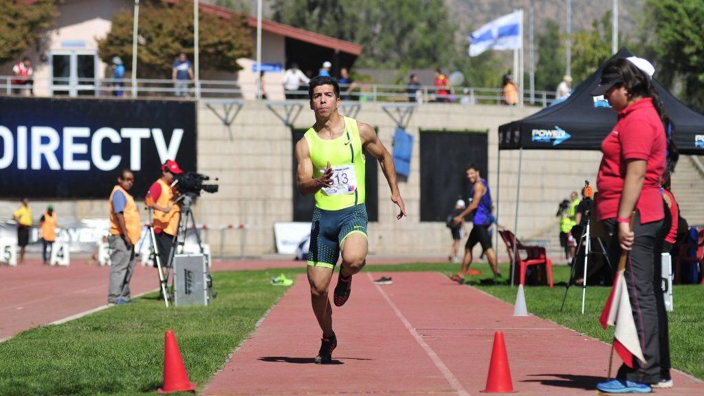11 de Abril del 2015 / SANTIAGO
El atleta nacional Daniel Pineda, compite en el salto largo, en el "XXXV Torneo Orlando Guaita" que se disputa en la pista atletica del estadio San Carlos de Apoquindo.

FOTO: SEBASTIAN BELTRAN / AGENCIAUNO