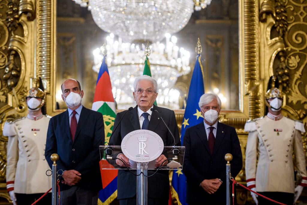El presidente italiano Sergio Mattarella explica el adelanto de las elecciones