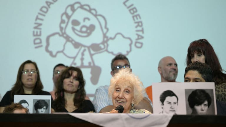 En Argentina las Abuelas de Plaza de Mayo recuperaron a la nieta 139 robada en dictadura