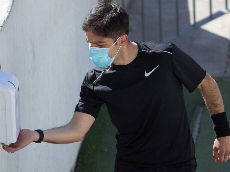 13 DE SEPTIEMBRE DE 2020/SANTIAGOArbitros del partido con el protocolo COVID previo al comienzo,durante el partido vlido por la octava fecha del Campeonato Juagaenlinea.com Primera B, entre Magallanes vs San Marcos, disputado en el Estadio Nacional.
FOTO: SEBASTIAN ORIA/AGENCIAUNO