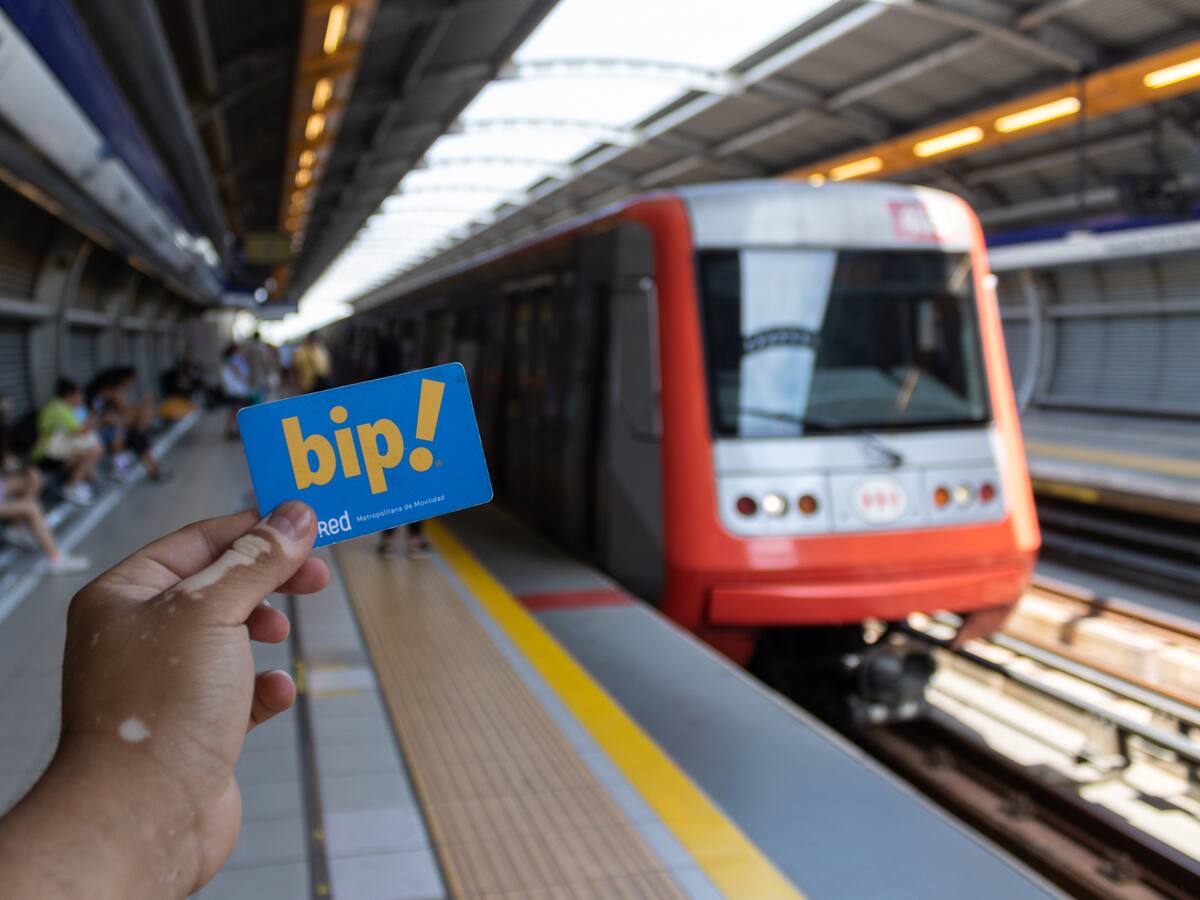 Viajes en Metro y sistema RED a $220: así puedes acceder a una tarifa rebajada en el transporte público