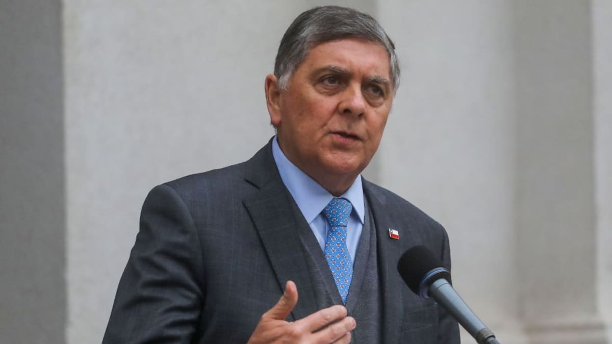 “Más confusión, que ayuda”: ministro Alvarado explica por qué no se emitieron alertas SAE tras aluvión en Las Condes
