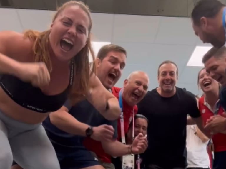 París 2024: así celebró el Team Chile el oro olímpico ganado por Francisca Crovetto