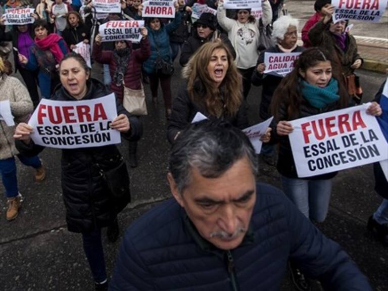 Multitudinaria protesta en Osorno contra Essal tras emergencia sanitaria