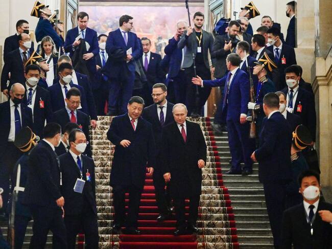 Vladimir Putin junto a Xi Jinping tras su recepción en Moscú de Rusia