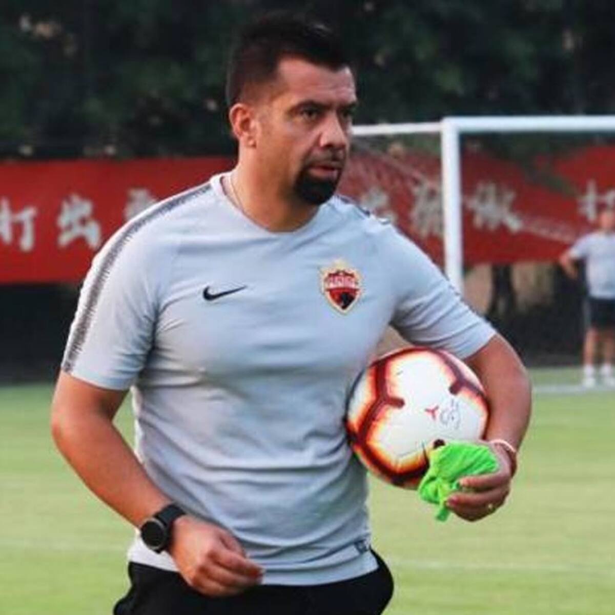 Un DT chileno encuentra nuevo club en Europa: “Le damos la bienvenida a nuestro equipo”