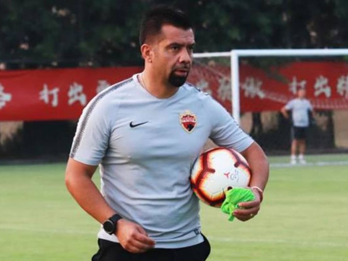 Un DT chileno encuentra nuevo club en Europa: “Le damos la bienvenida a nuestro equipo”