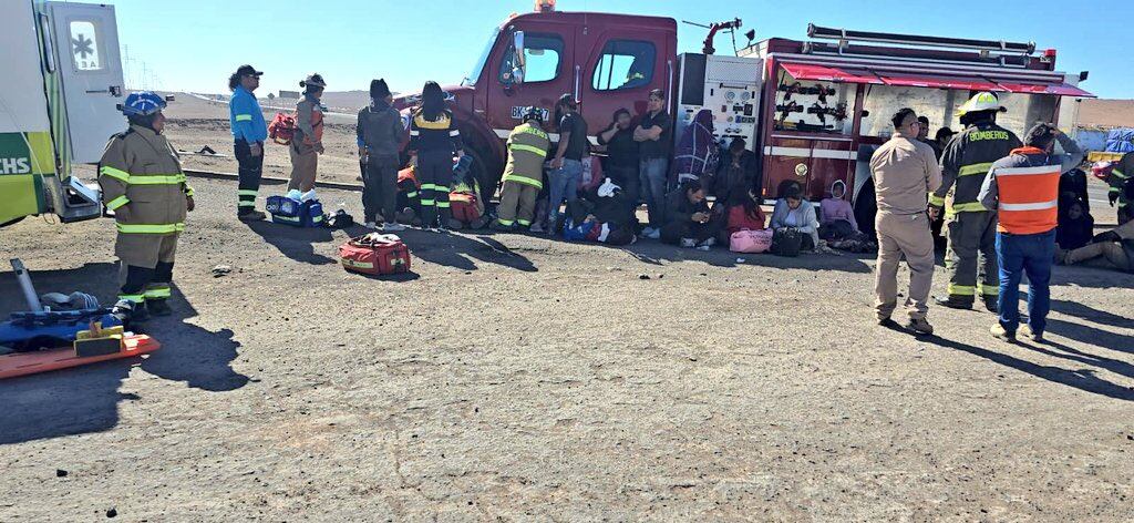 Fatal accidente en Ruta 5 Norte: bus con pasajeros se volcó y dejó dos fallecidos y más de 20 heridos
