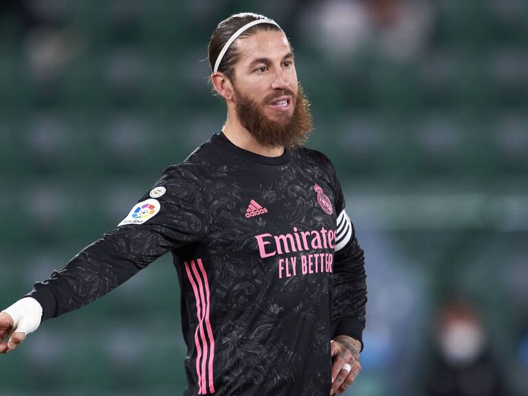 ELCHE, SPAIN - DECEMBER 30: Sergio Ramos of Real Madrid reacts during the La Liga Santander match between Elche CF and Real Madrid at Estadio Martinez Valero on December 30, 2020 in Elche, Spain. Sporting stadiums around Spain remain under strict restrictions due to the Coronavirus Pandemic as Government social distancing laws prohibit fans inside venues resulting in games being played behind closed doors. (Photo by Quality Sport Images/Getty Images)