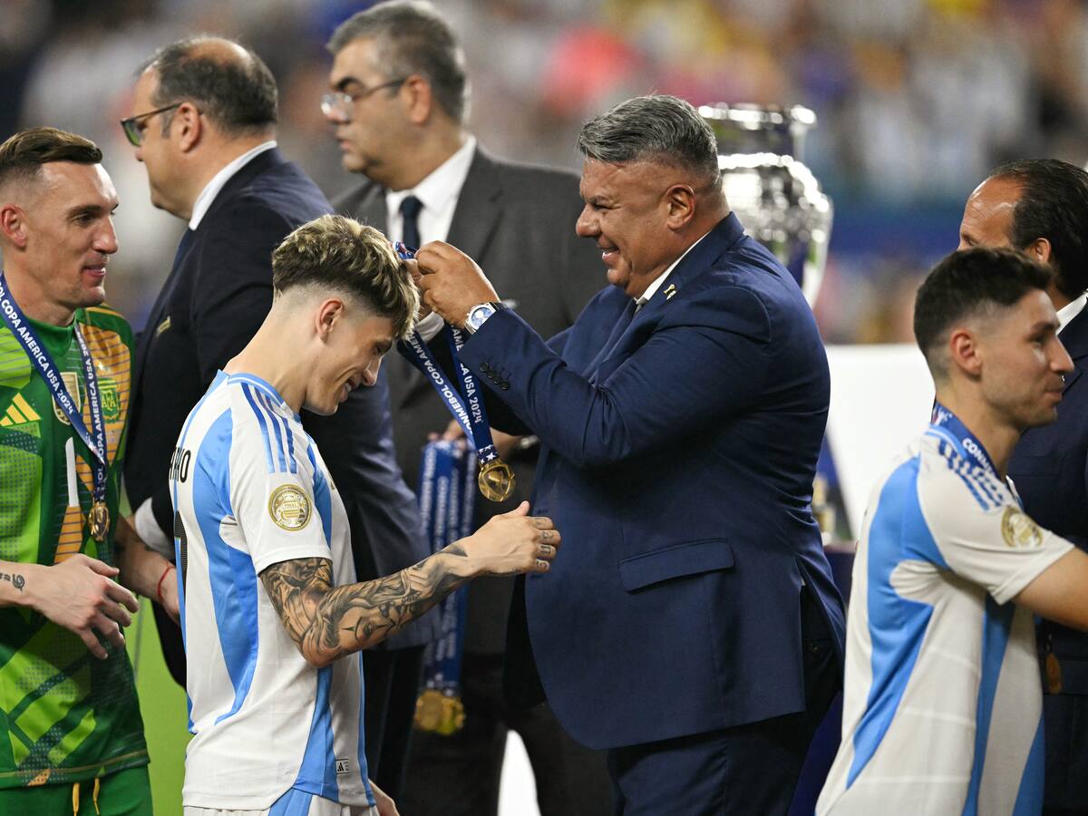 Con un histórico en su directiva: Chiqui Tapia extenderá hasta 2028 su liderazgo en el fútbol argentino