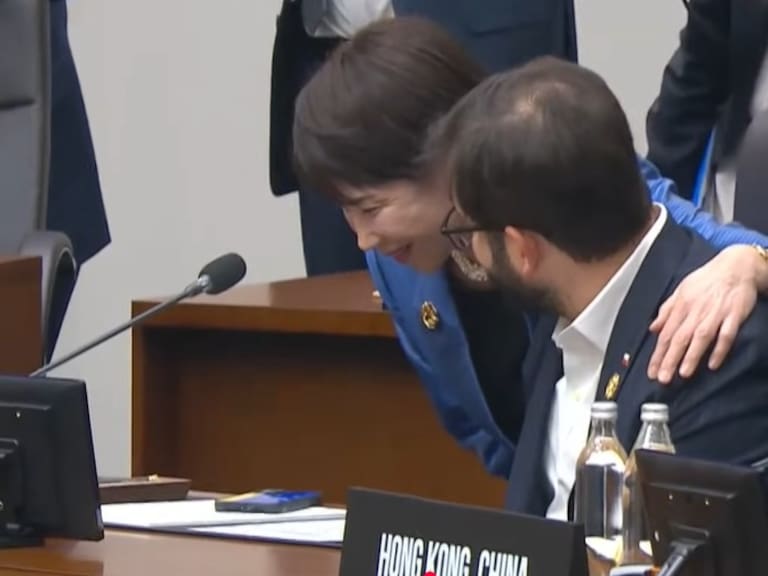 El amistoso intercambio entre el Presidente Boric y la nueva Primera Ministra de Japón en la APEC