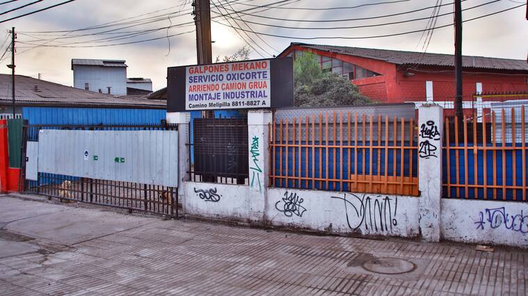 3 de mayo del 2020/ SANTIAGO
Imágenes del galpón donde se realizo una fiesta clandestina en la comuna de Maipu con mas de 400 asistentes, no respetando las normas de distanciamiento social en medio de la pandemia COVID-19.
FOTO: JOSE FRANCISCO ZUÑIGA/AGENCIAUNO