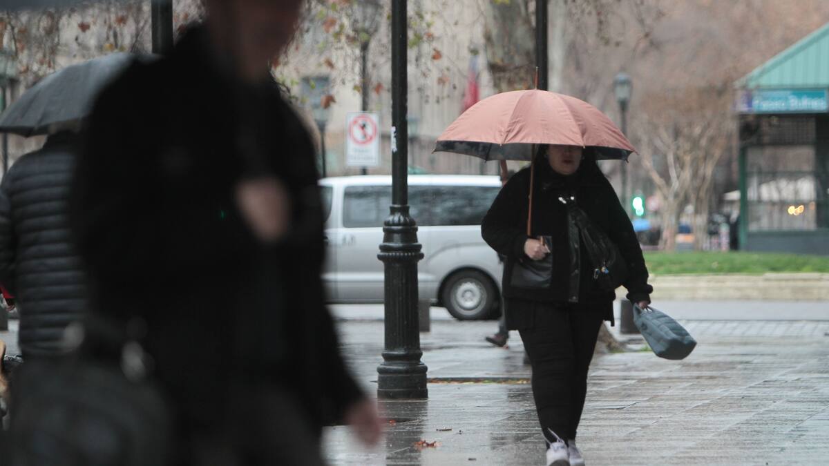 Por lluvias, nieve y viento: 10 comunas de la Región Metropolitana bajo Alerta Temprana Preventiva