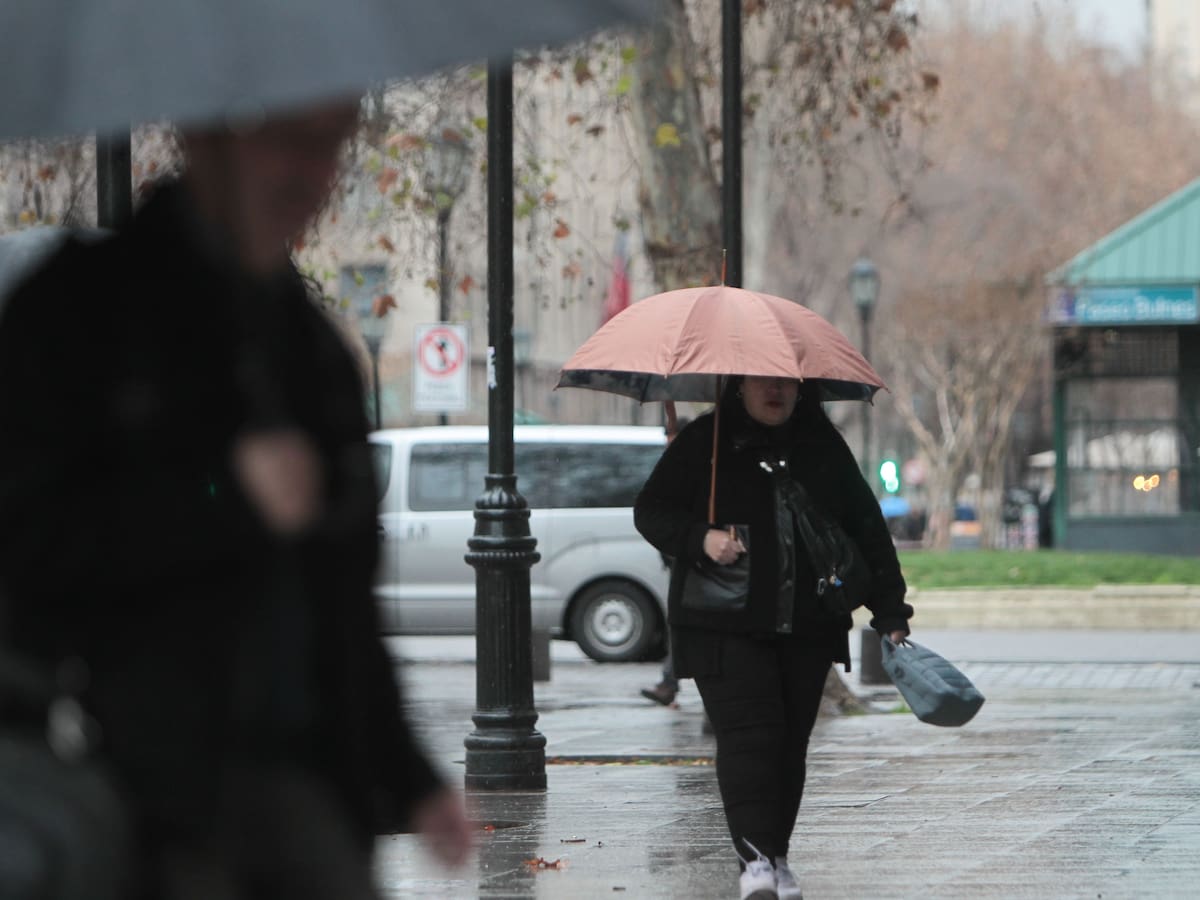 Por lluvias, nieve y viento: 10 comunas de la Región Metropolitana bajo Alerta Temprana Preventiva