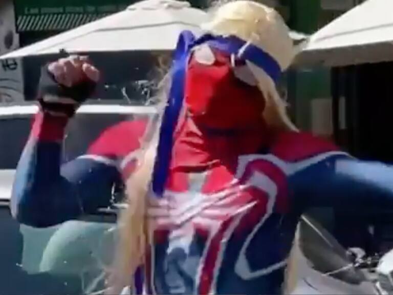 «Sensual Spiderman» recorre Santiago antes de que vuelva a Fase 2 al ritmo de Shakira