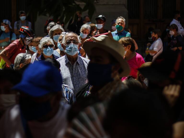 Tus finanzas familiares: Estos son algunos de los beneficios a los que pueden acceder las personas de la tercera edad en Chile