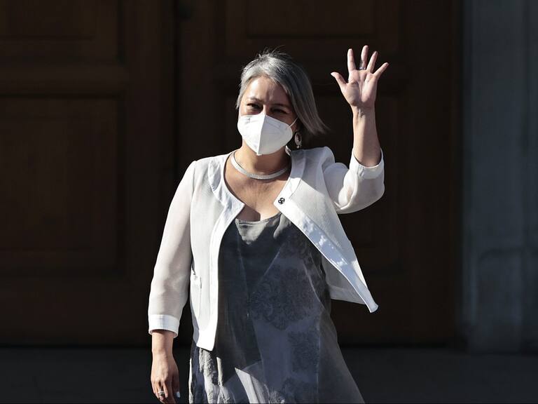 Ministra Jeannette Jara apuesta por rebajar jornada laboral a 40 horas: "Le hará bien a la productividad del país"
