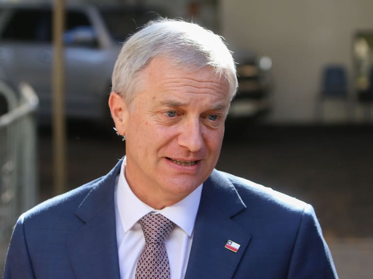 José Antonio Kast presenta su retrato oficial como presidente