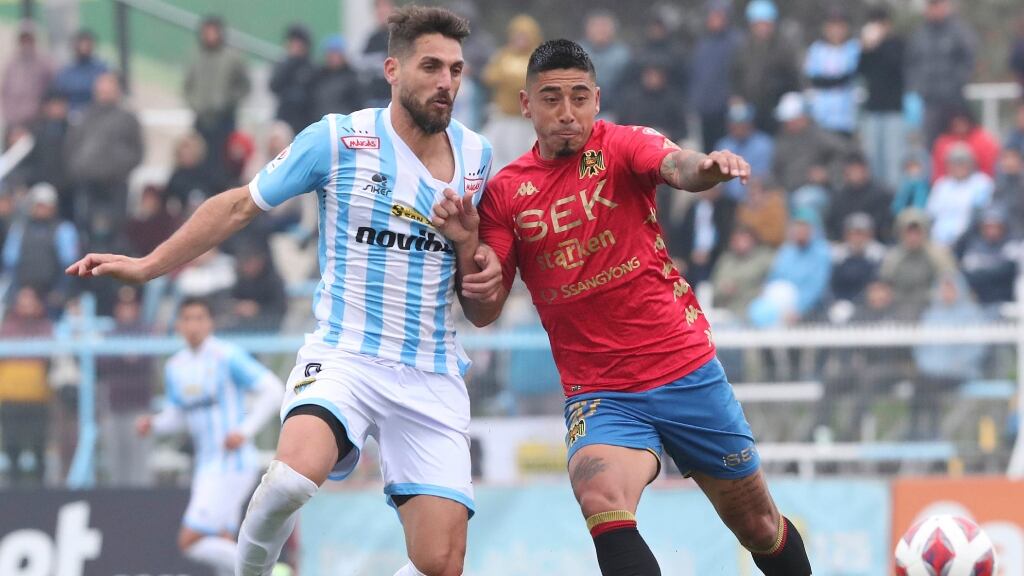 Joaquín Larrivey valora su nivel en el regreso al fútbol chileno: "En Magallanes estaban convencidos de que podía aportar"