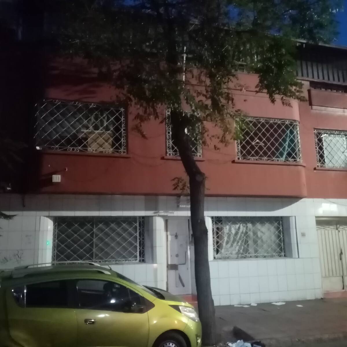 Ocho sujetos son detenidos tras tomarse casa en Santiago: aseguraron ser miembros del grupo delictual “Los Espartanos”