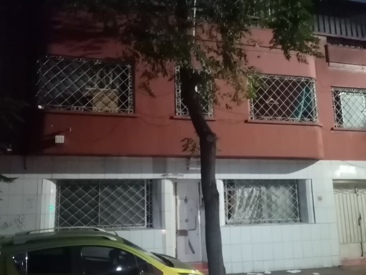 Ocho sujetos son detenidos tras tomarse casa en Santiago: aseguraron ser miembros del grupo delictual “Los Espartanos”