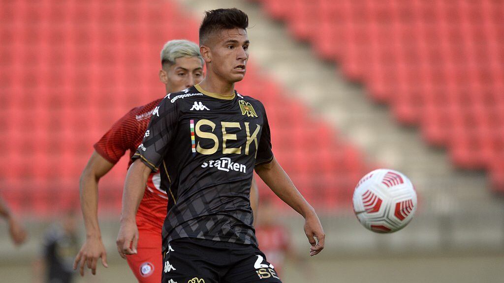 02 DE ABRIL DE 2021 / CALERABenjamn Galdames()durante el partido valido por la fecha 1 del Campeonato Nacional AFP PlanVital 2021, entre Unin La Calera  Unin Espaola, disputado en el Estadio Nicolas Chahuan.
FOTO: PABLO OVALLE ISASMENDI/ AGENCIAUNO