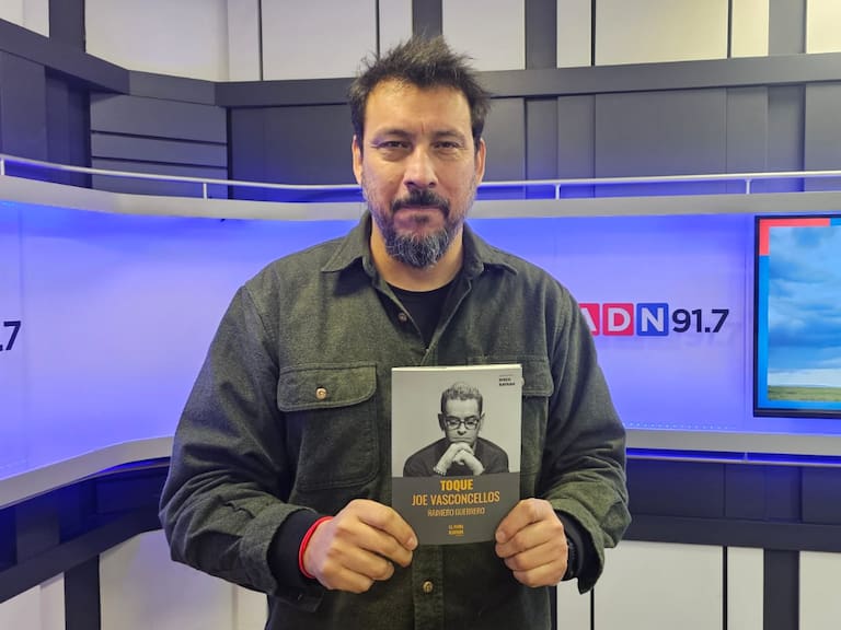 “Toque”: el libro que reconstruye la historia detrás de uno de los discos clave de la música chilena