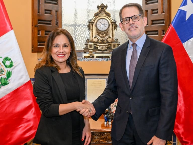 Vicecancilleres de Chile y Perú se reúnen por crisis migratoria y acuerdan «diálogo continental»