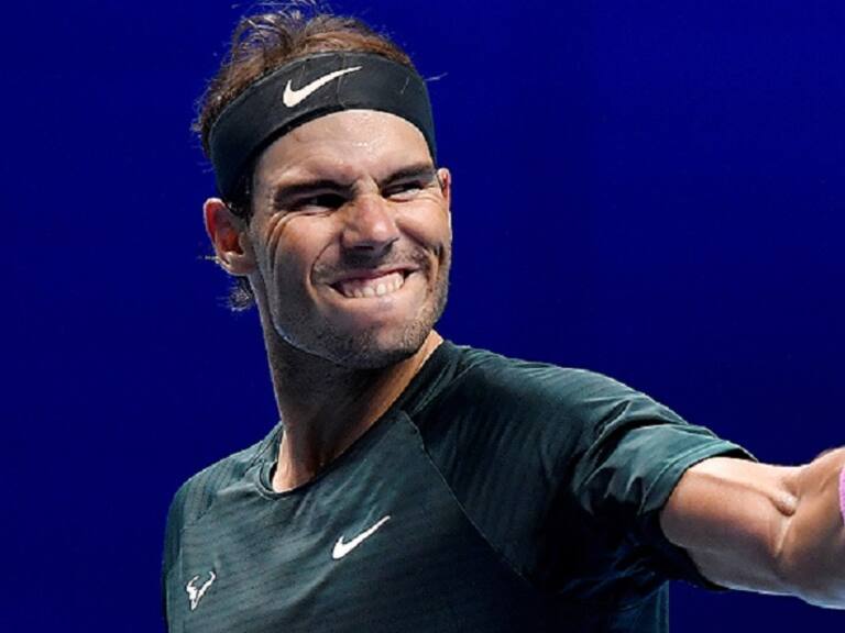Rafael Nadal venció a Stefanos Tsitsipas en un partidazo y avanzó a las semifinales del Torneo de Maestros