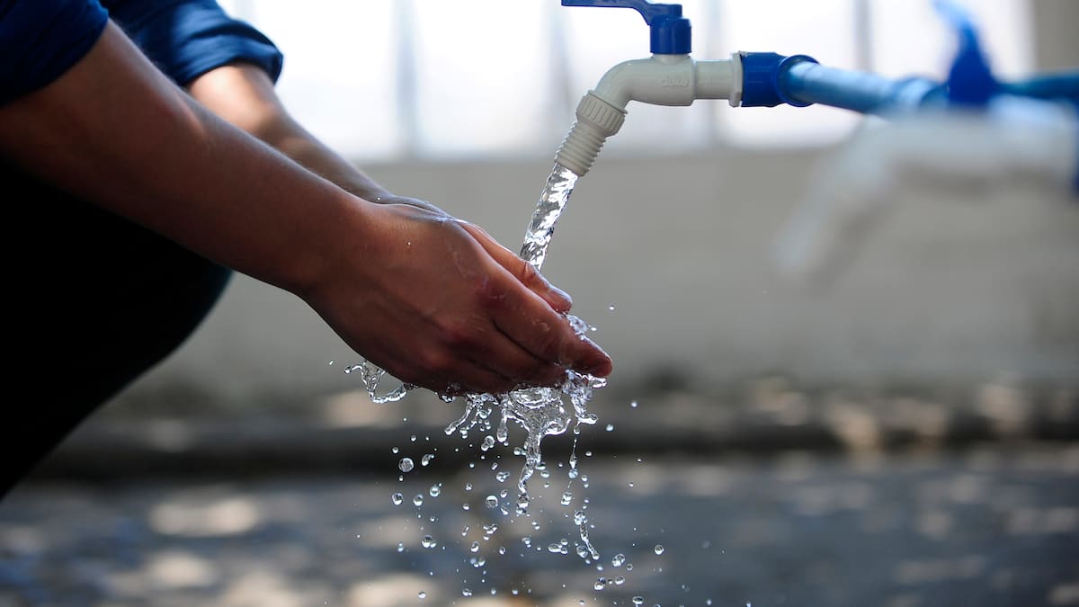 Alerta por prolongado corte de agua en Santiago: revisa qué comunas sufrirán la interrupción en las próximas horas