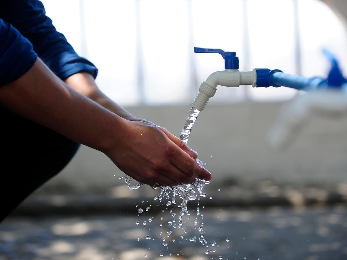Hornopirén cumple una semana sin agua potable: hay cerca de 5 mil personas afectadas