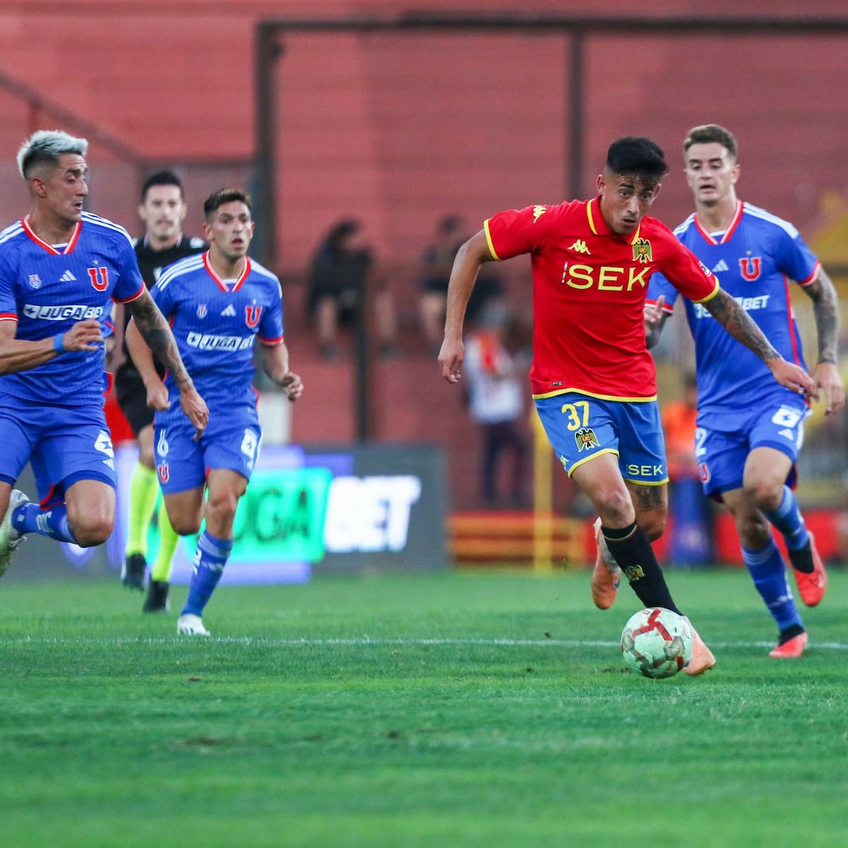 Delantero chileno se retira del fútbol a los 23 años y revela los motivos: “Mi familia sabía por todo lo que estaba pasando”