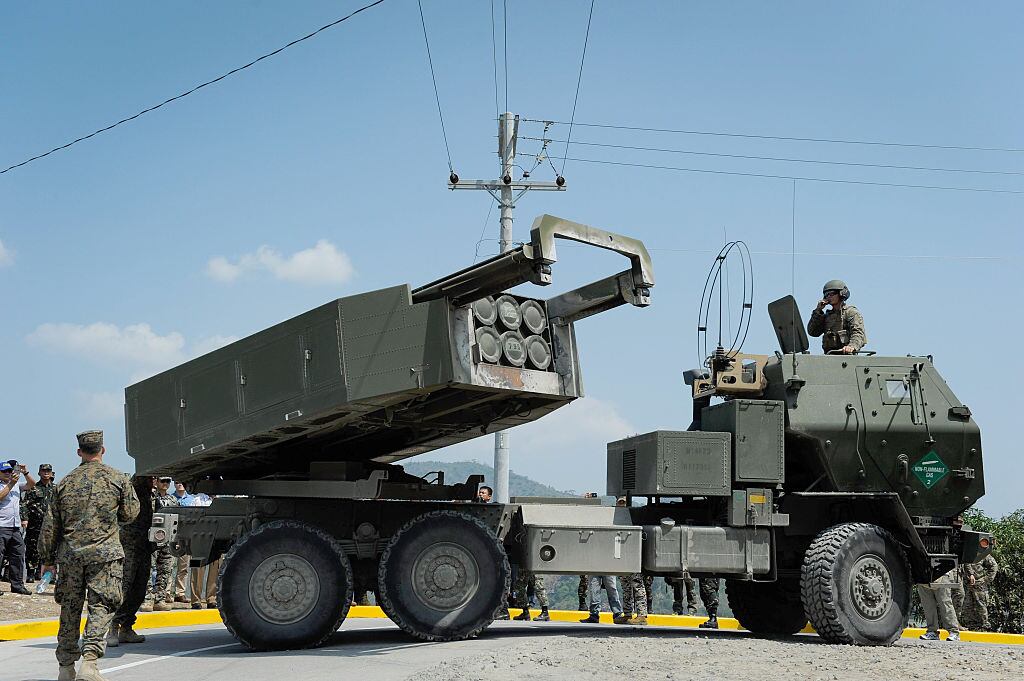 El sistema High Mobility Advanced Rocket System de EEUU en un ensayo