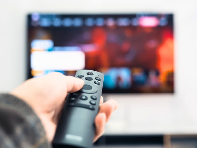 Tu televisor podría estar en riesgo: así puedes evitar hackeos y robo de datos en tu TV, según experta
