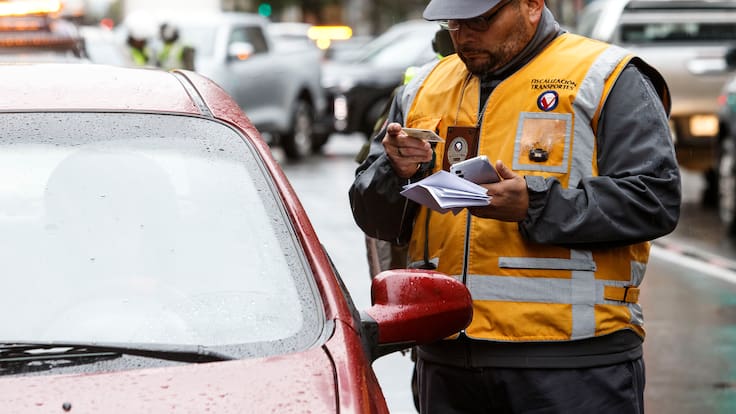 Restricción vehicular en Chile 2026: qué vehículos no pueden circular hoy lunes 18 de mayo en Santiago