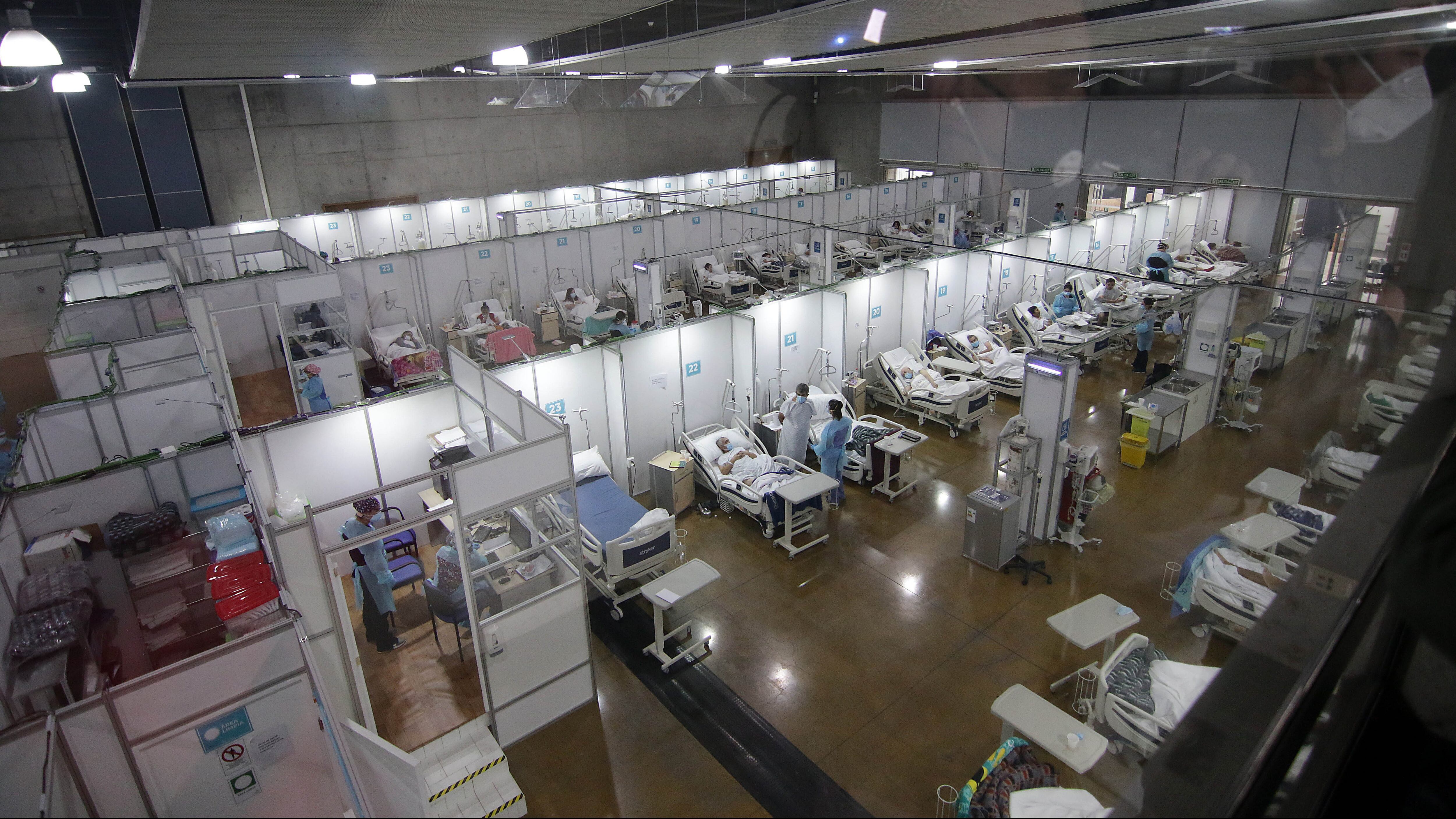 27 de Mayo del 2020/SANTIAGO Ministro de Salud realizó visita a Espacio Riesco para verificar su funcionamiento desde su puesta en marcha. En la imagen viste de uno de los módulos
FOTO: FRANCISCO CASTILLO /AGENCIAUNO
