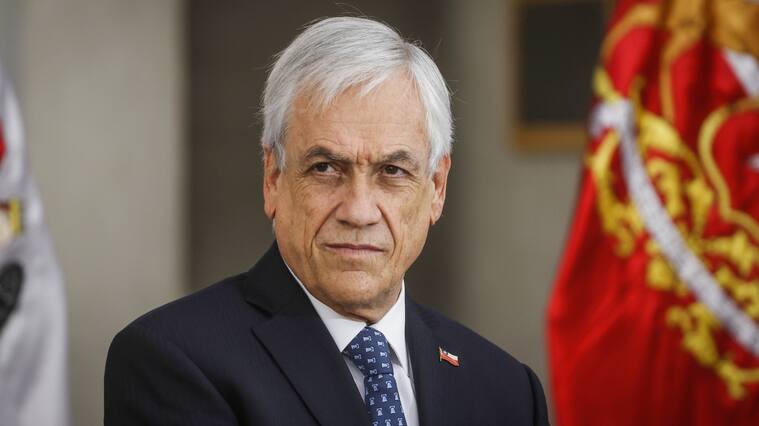16 de marzo del 2020/SANTIAGOEl Presidente de la Republica, Sebastian Piñera, habla en el entre patio, del Palacio de La Moneda, tras finalizar la reunión interministerial, por coronavirus.
FOTO: SEBASTIAN BELTRAN GAETE/AGENCIAUNO