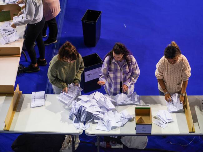 El conteo de votos de las elecciones municipales se realiza en Glasgow