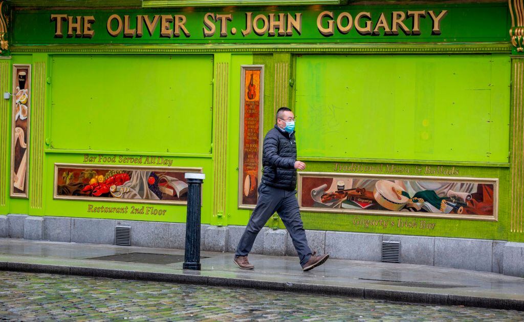 Un bar cerrado por la pandemia en Dublín