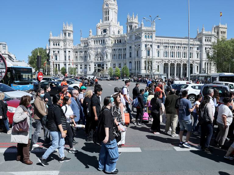 ¿Posible ciberataque?: Estas serían las razones del apagón masivo que afecta a España y Portugal