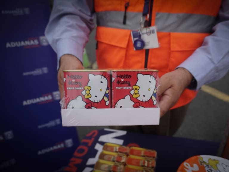 Aduanas decomisa productos ilegales en puerto de San Antonio avaluados en más de $3.500 millones