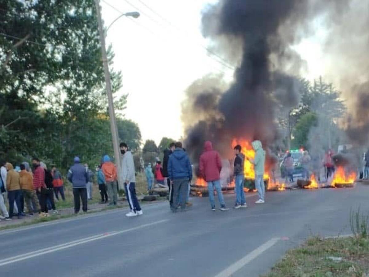 Buzos y pescadores de Arauco bloquearon ruta de acceso a la comuna: exigen mayor seguridad