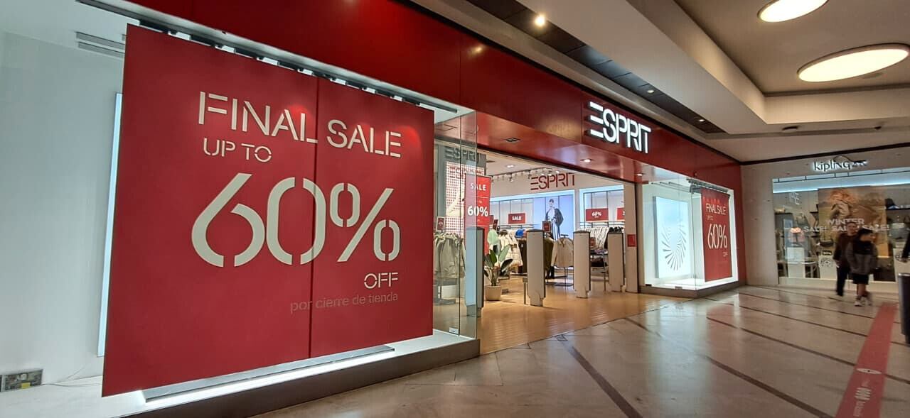 Así luce la vitrina de Esprit en Parque Arauco