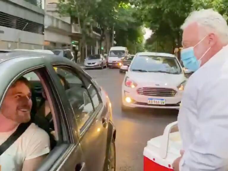 «Estamos vendiendo las Sputnik baratas»: viralizan parodia en la calle de exministro de Salud argentino