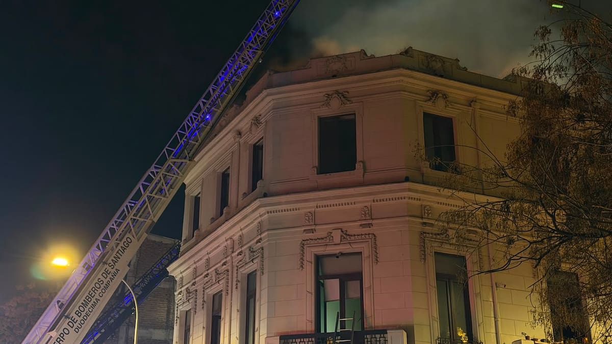 Incendio en restaurante del centro de Santiago