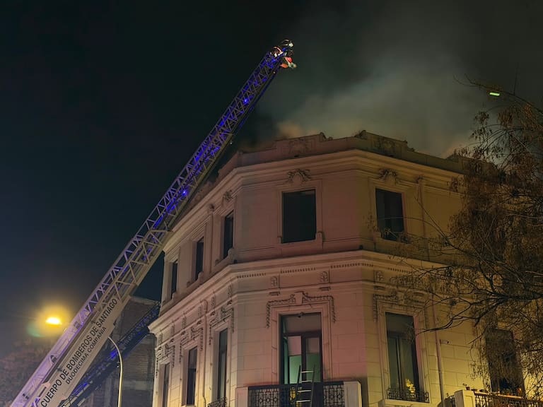 Incendio en restaurante del centro de Santiago